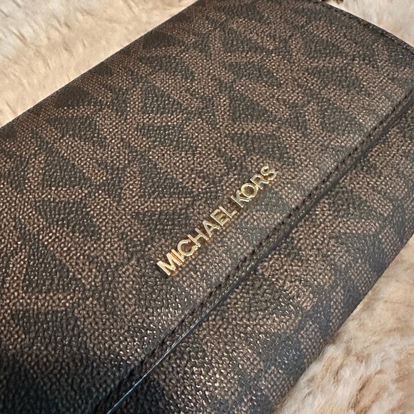 Michael Kors Jet Set Signature Crossbody Handbag With Wide Strap - Picture 6 of 14